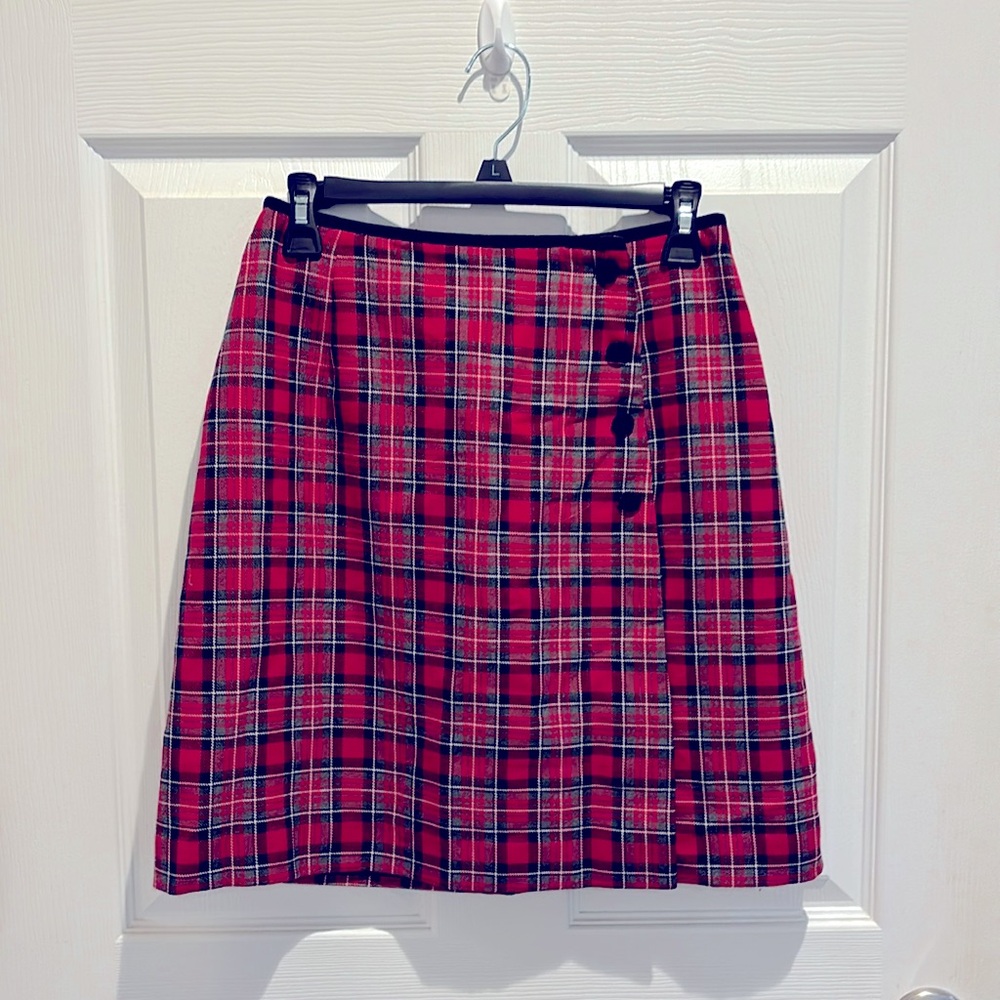 Ladies plaid skirt by villager sport Liz Claiborne Company, size 8